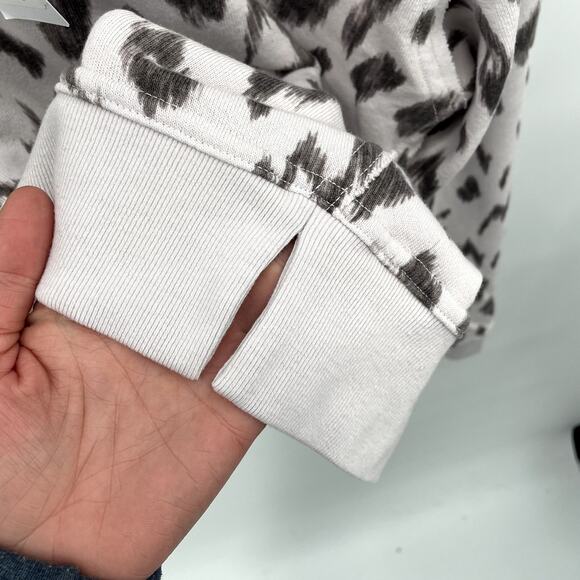 MICHAEL STARS Evereve NWT Camila Ikat V-Neck Sweatshirt // XS - Picture 10 of 12